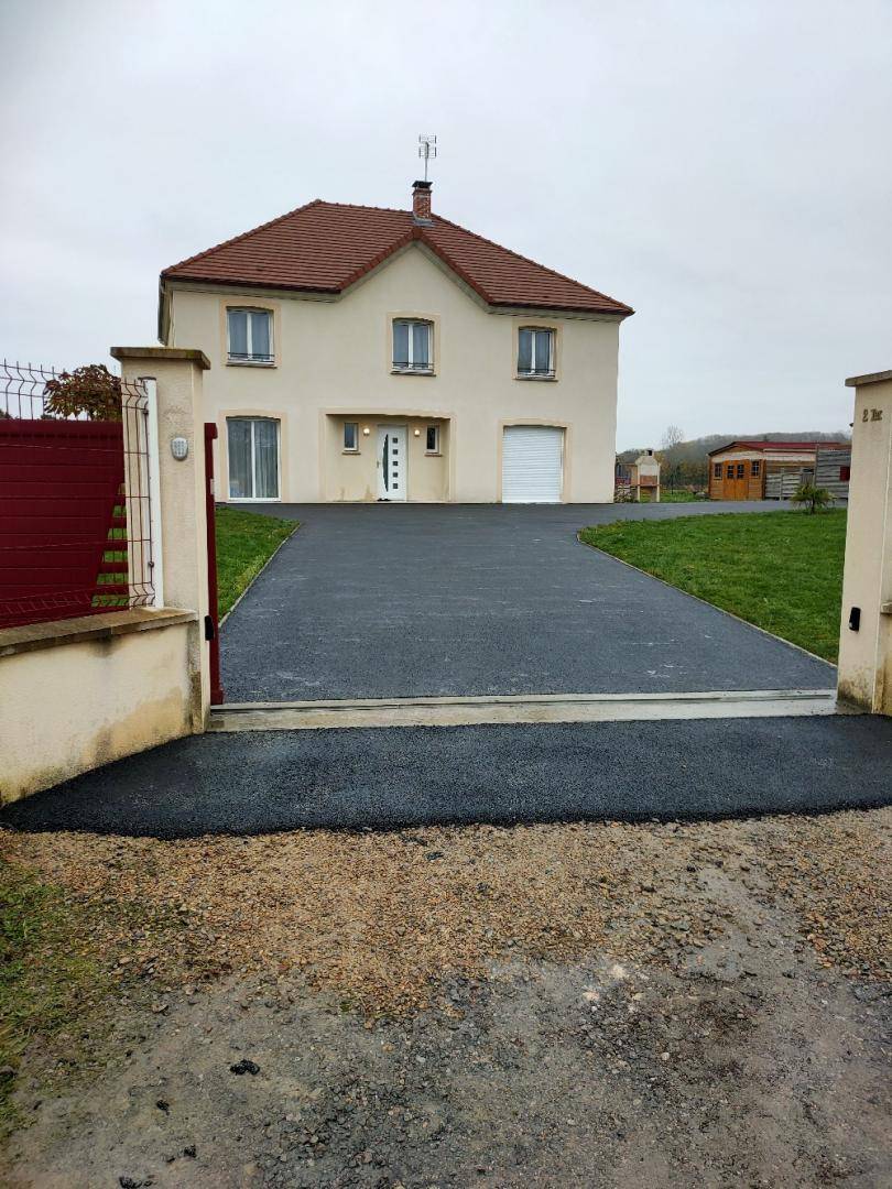 Cour en Enrobé à Charmes